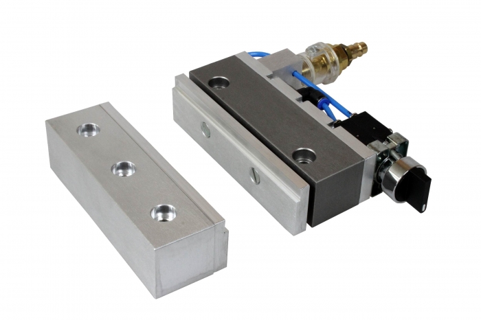 Pneumatic clamp